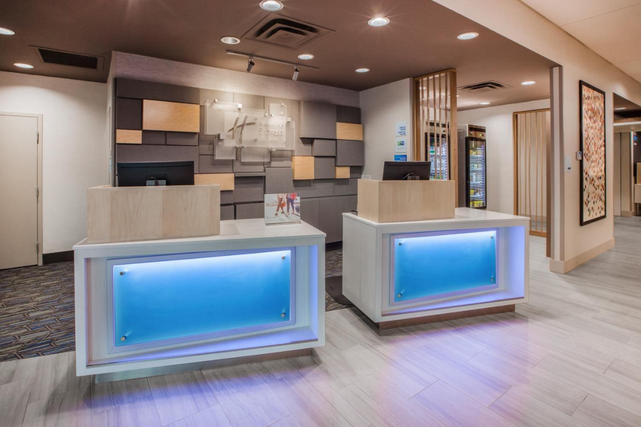 Holiday Inn Express & Suites - Canton By Ihg Exterior foto